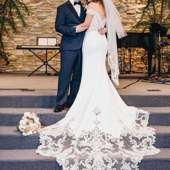 Anna Grace Dresses & Skirts - ANNA GRACE Elegant Luxurious Crepe Fabric Lace Designer Wedding Gown Size 4